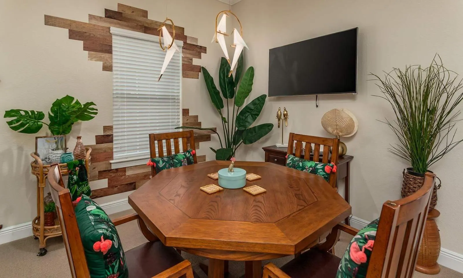 Bright 5 Bdrm With Game Theater At Reunion