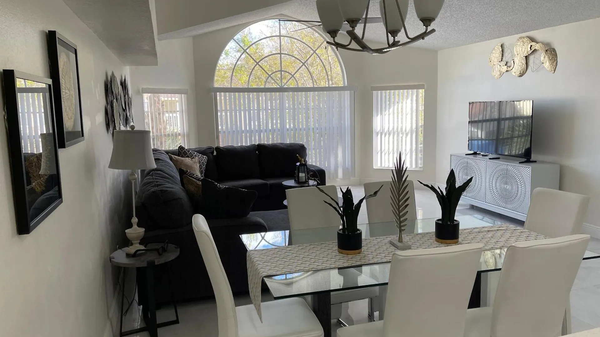 Elegant & Luxurious Family Close To World *