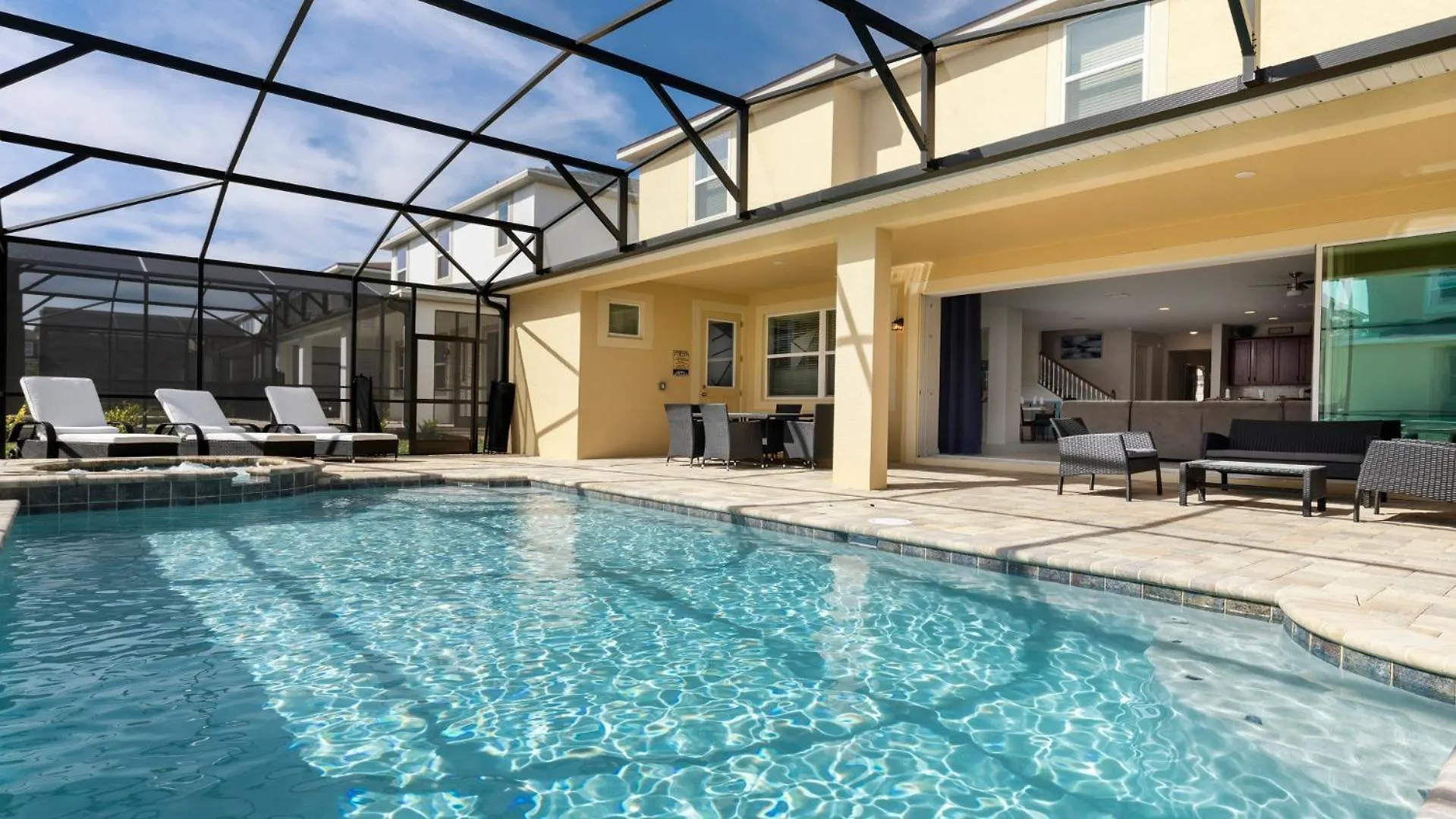 Getaway: Pool, Spa, Games, Great Locale Holiday home Kissimmee