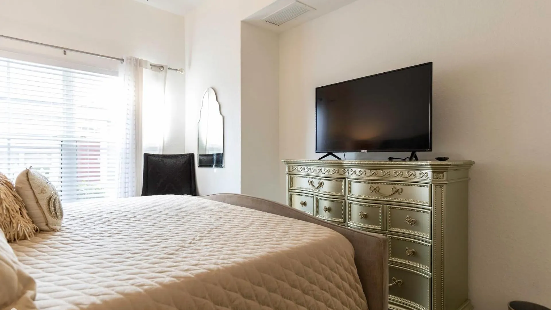 Entire House In Just Minutes From Holiday home