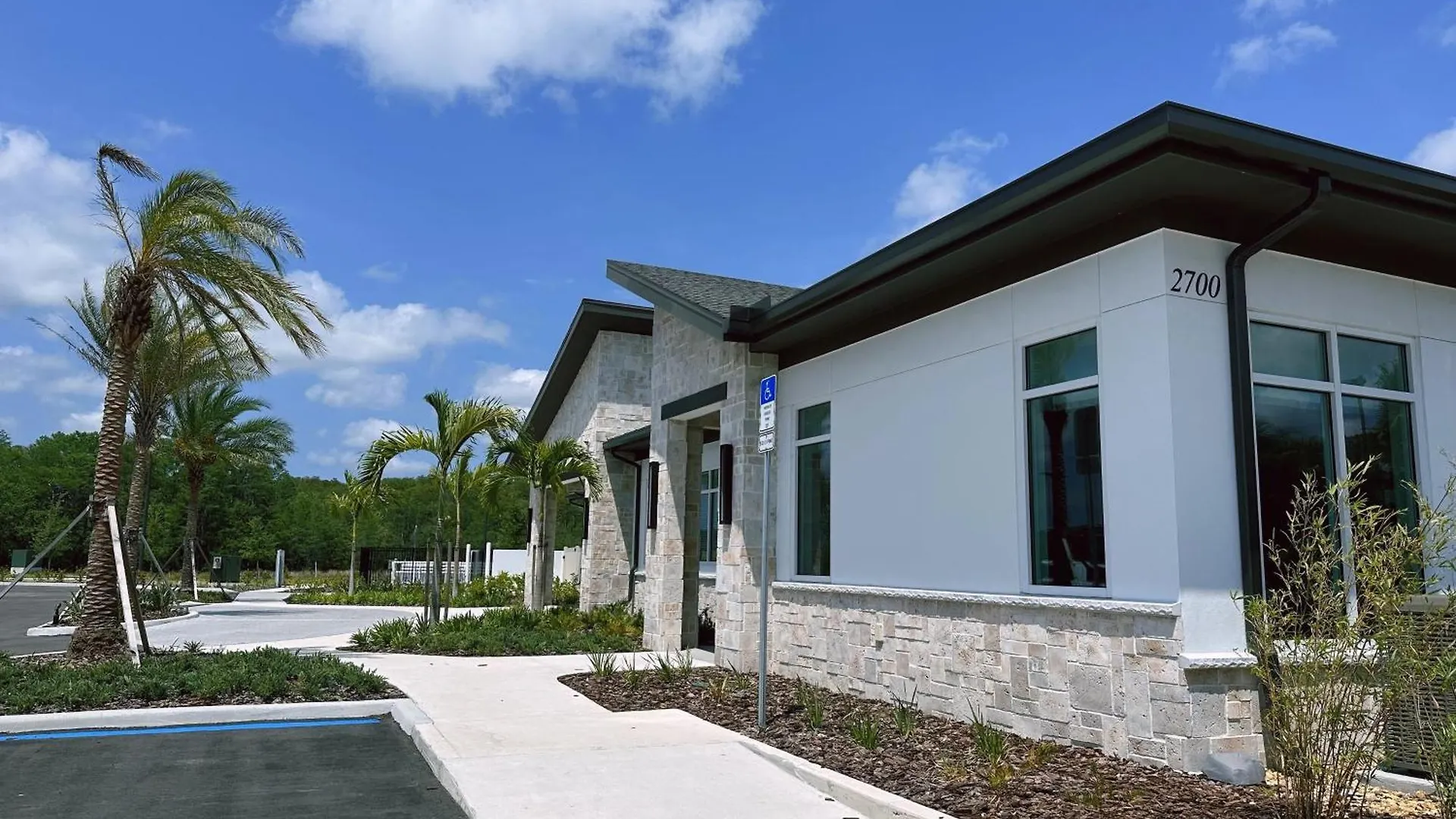 度假居 Storey 5br Family Townhome W Pool Near *