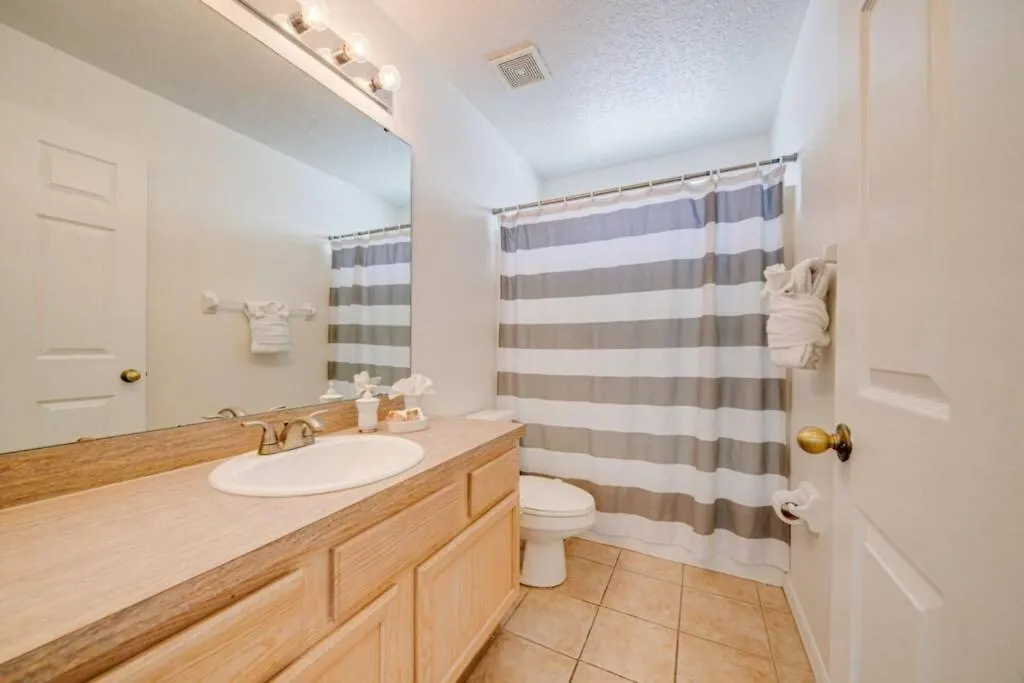 5 Bedroom With Private Pool, Close To Holiday home *