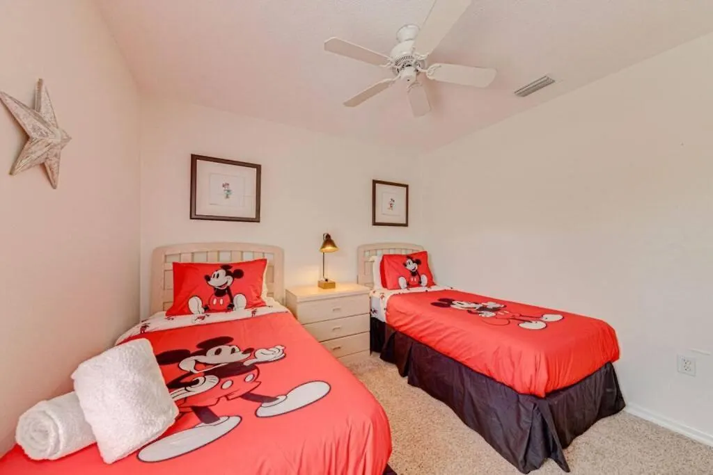 5 Bedroom With Private Pool, Close To *