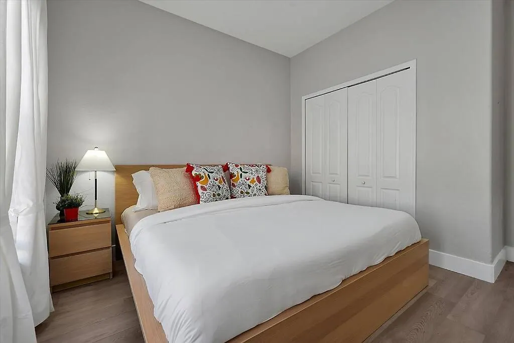 Just Renovated, Private Heated Pool, Access