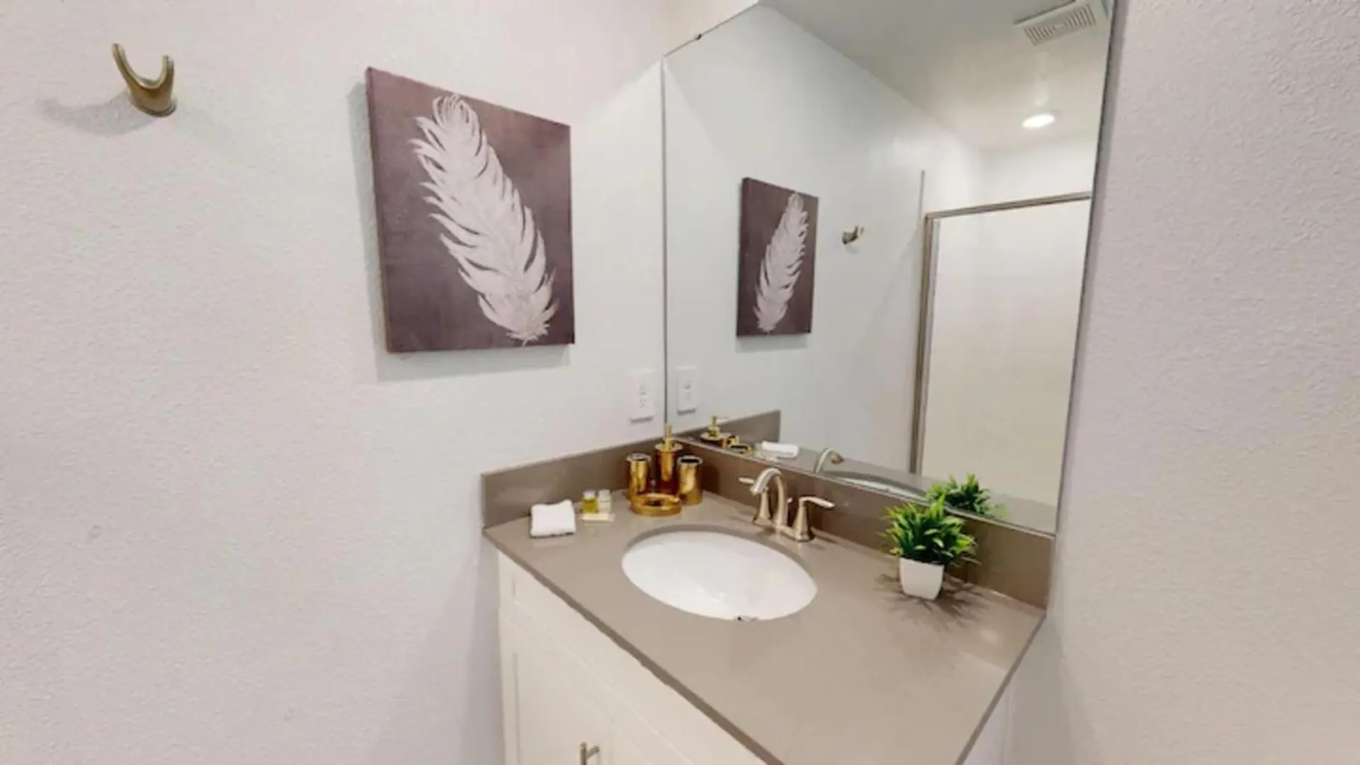 Experience The Magic Of Right At Your Doorstep With Our Large Pool & House דירה *