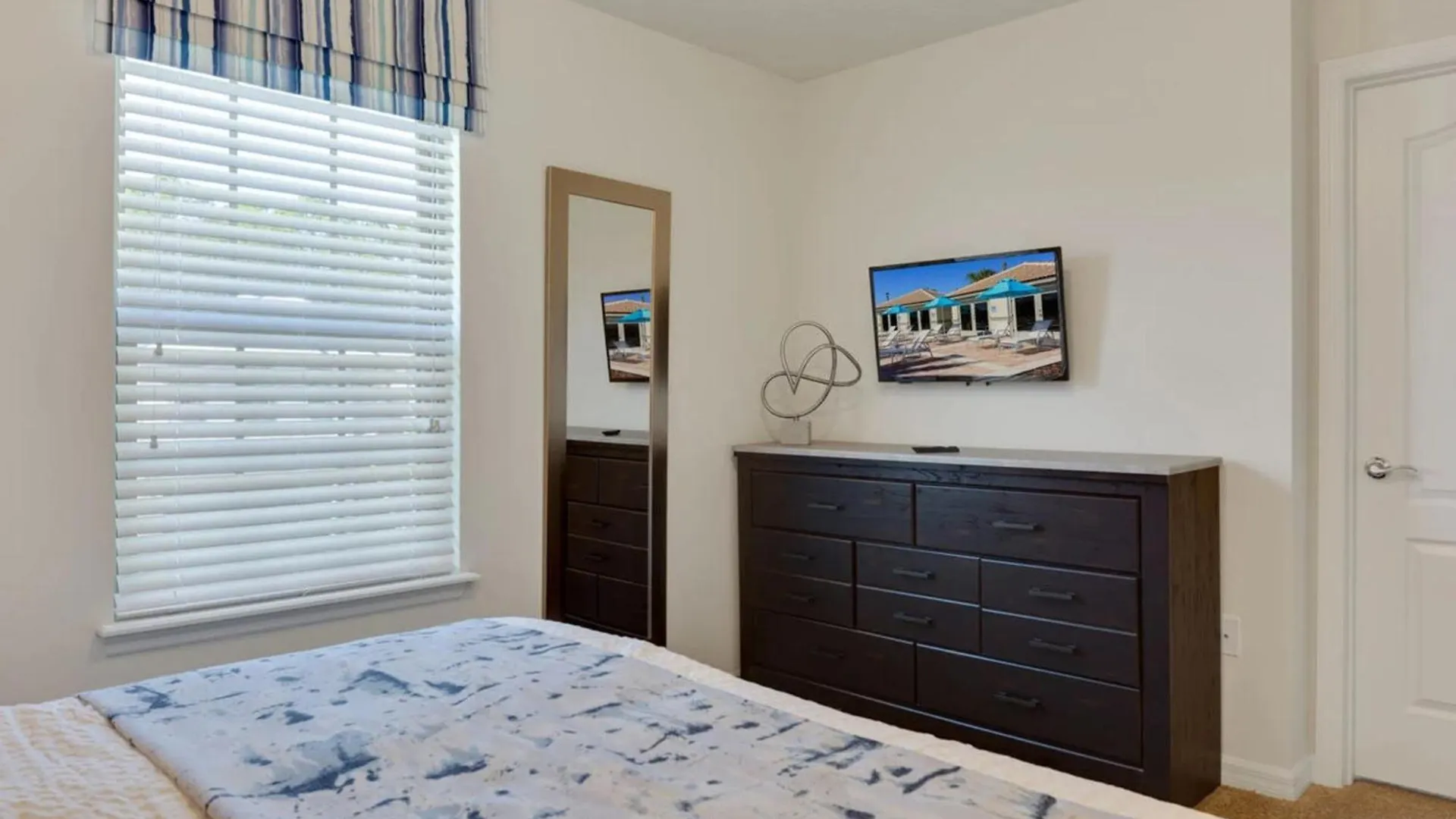 Indulge In A Lakefront Retreat 9 Bedrooms And World-class Amenities *