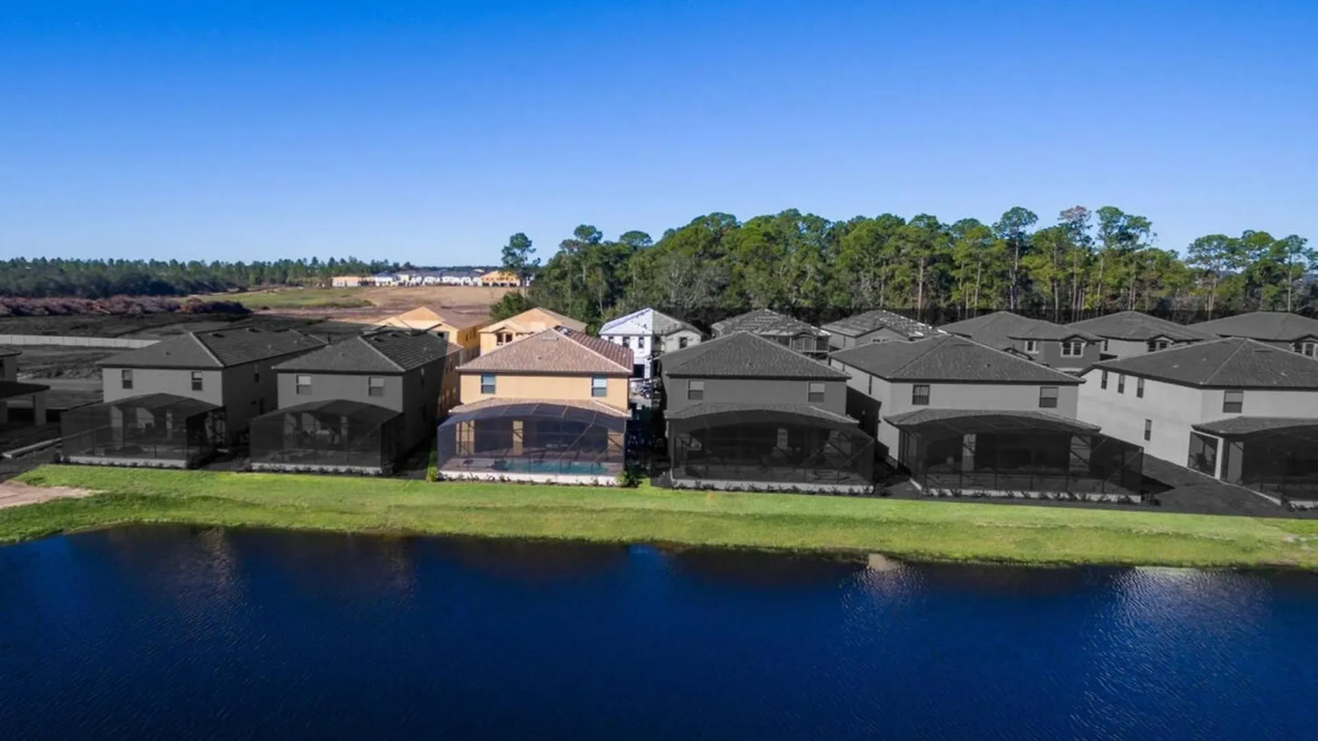 Indulge In A Lakefront Retreat 9 Bedrooms And World-class Amenities