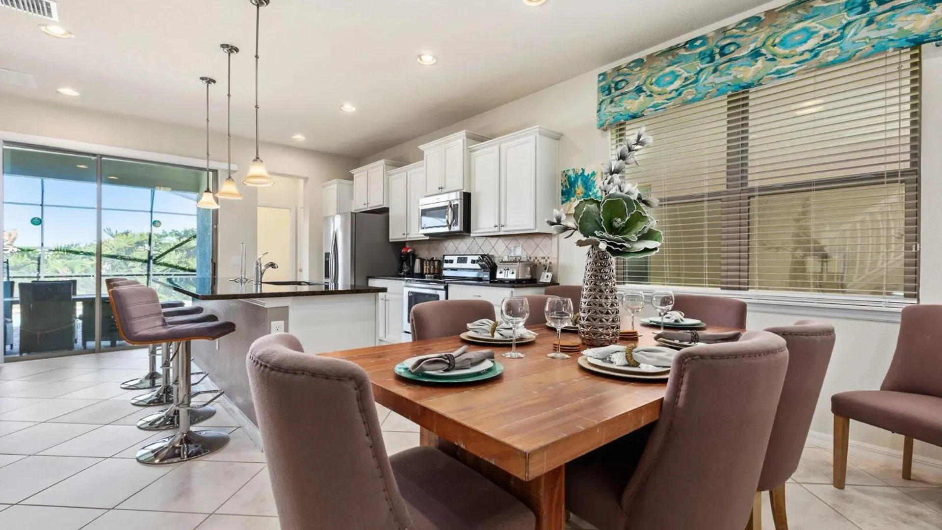 Holiday home Elegant 5 Bedroom Pool *