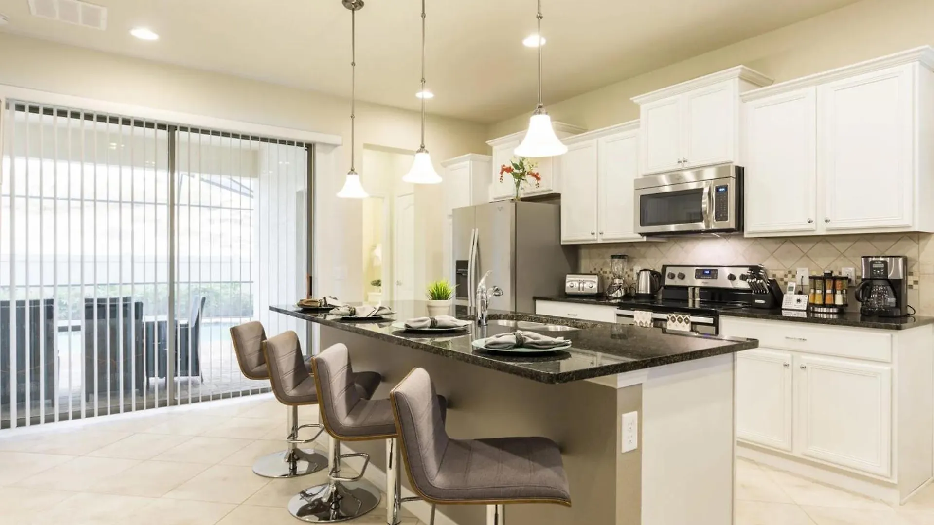 Elegant 5 Bedroom Pool Holiday home Kissimmee
