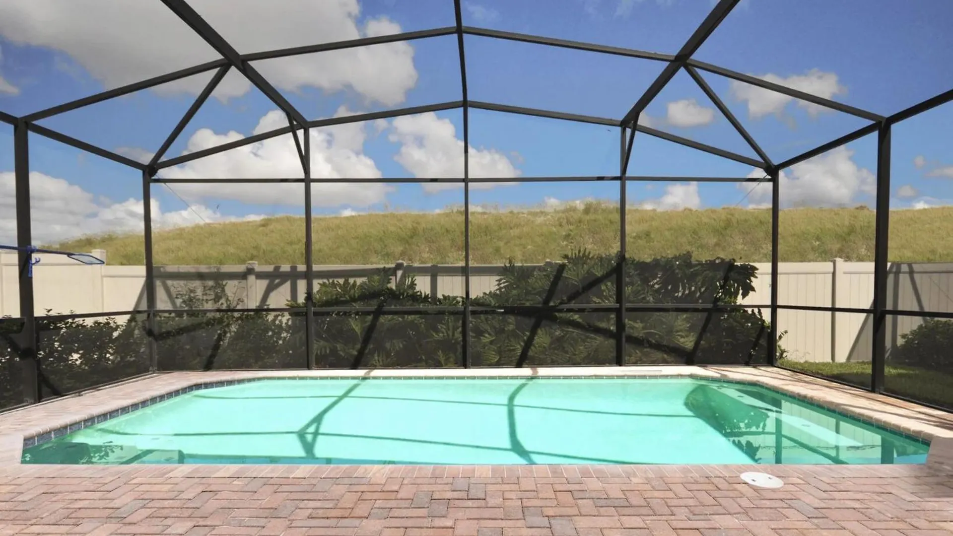 Elegant 5 Bedroom Pool