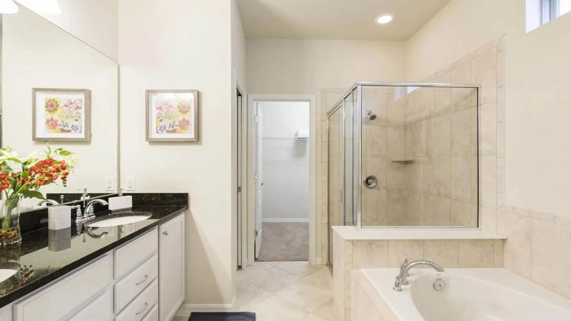 Elegant 5 Bedroom Pool Holiday home Kissimmee
