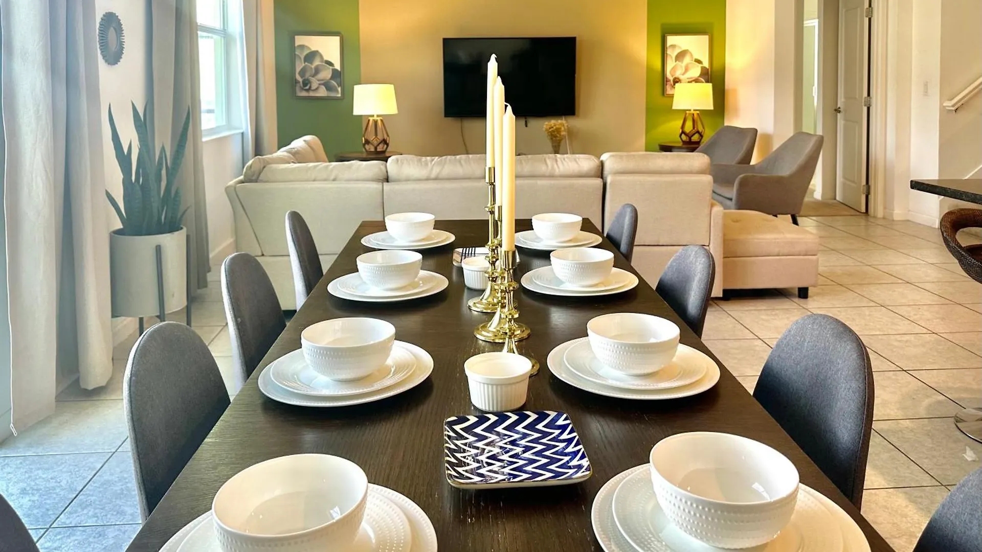 Heated Pool Vacation Villa, Theme Room, Gated Community Near Disney, Sleeps 12! Villa *