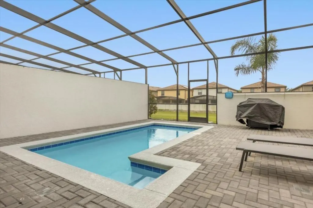5 Bedrooms- 4,5 Baths- Windsor Westside 8924 Sa