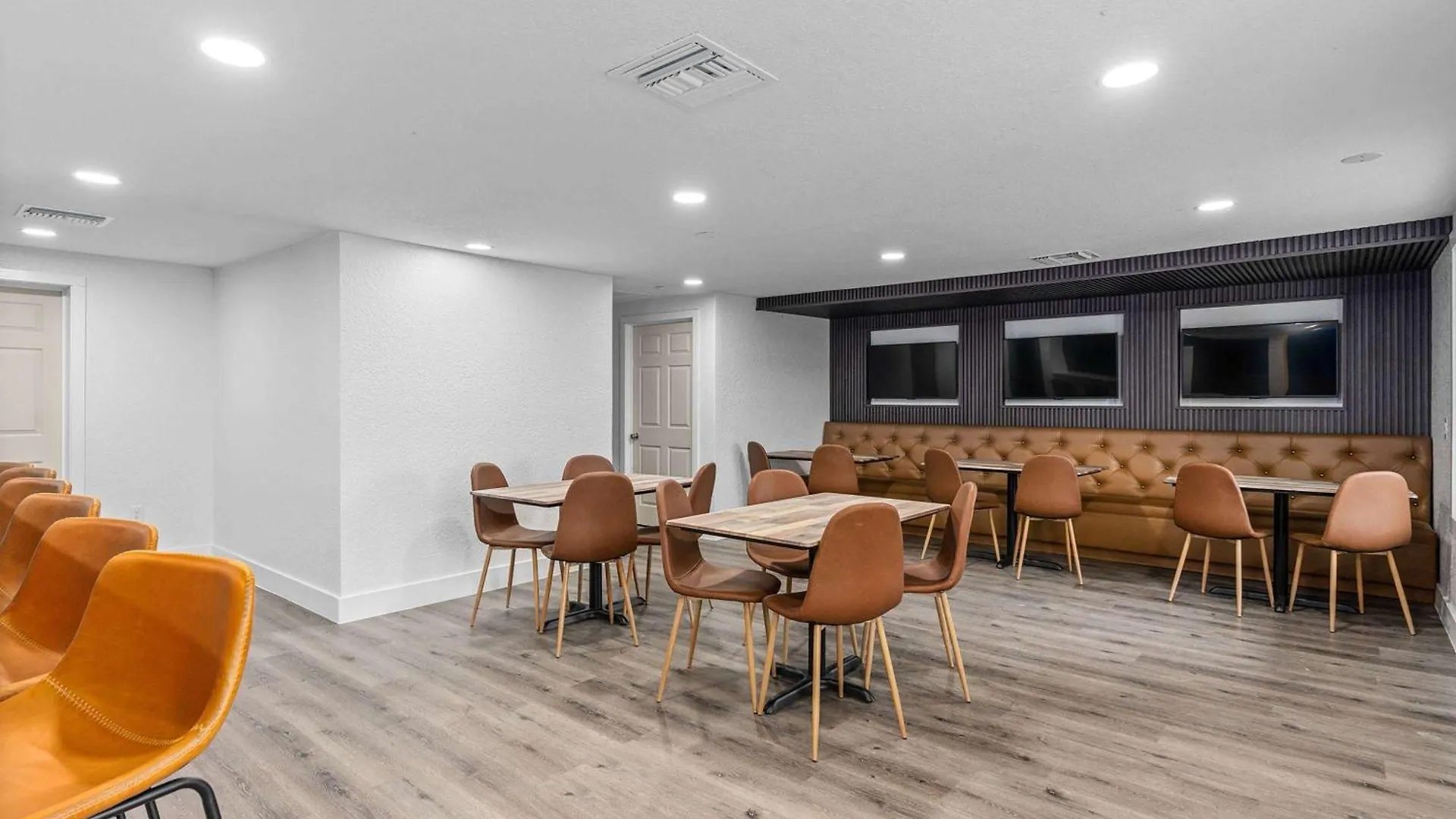 Hotel Super 8 By Wyndham Kissimmee-orlando 2*