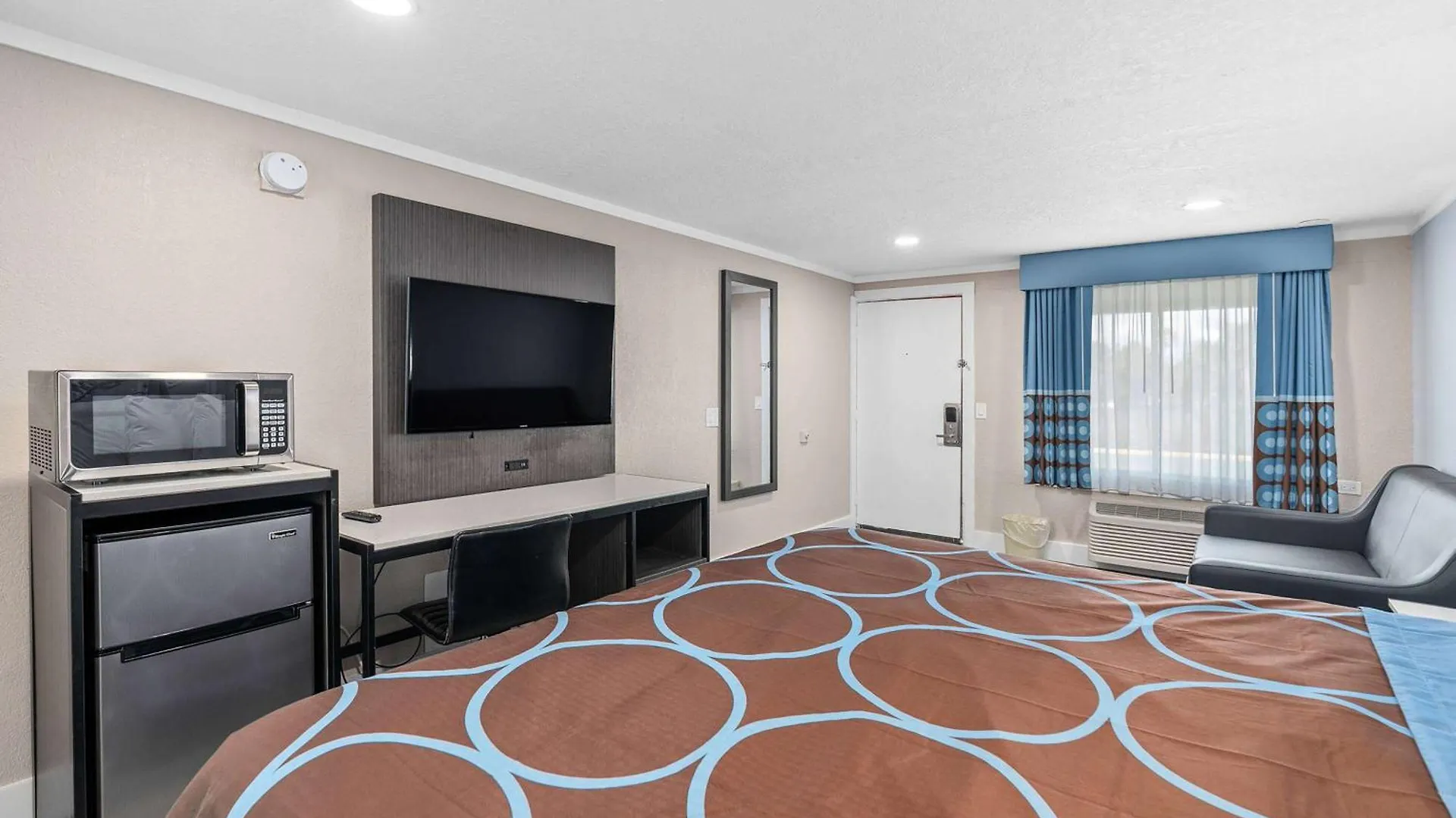 Hotel Super 8 By Wyndham Kissimmee-orlando Four Corners