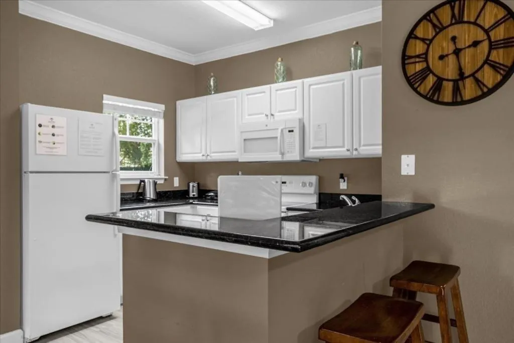 4 Bedrooms - 3 Bathrooms - Lucaya Village 1-105 * Kissimmee