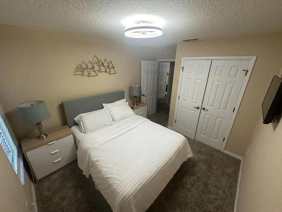 10 Min From 3 Bedrooms بيت للعطل *