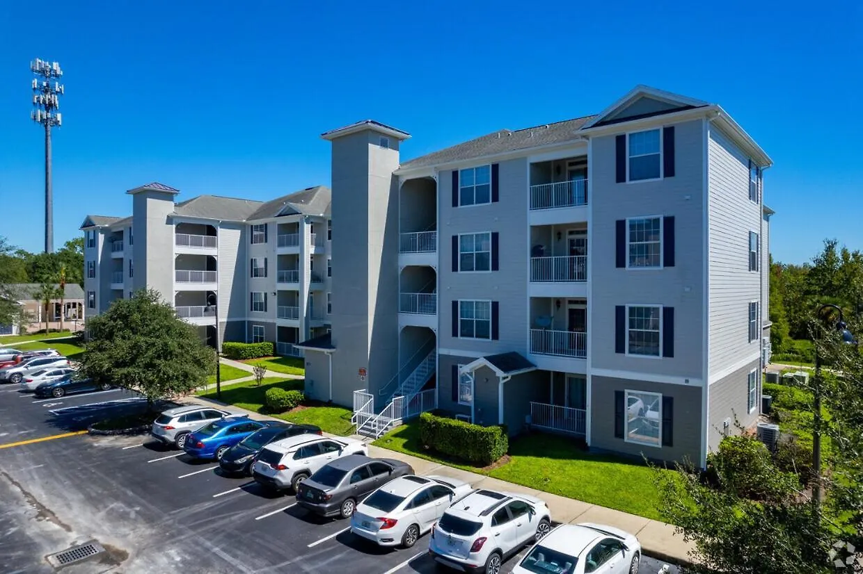 Newly Renovated First Floor 3bed & 2 Bath, Outdoor Pool, 10-min To Disneyworld & Animal Kingdom! 公寓 *