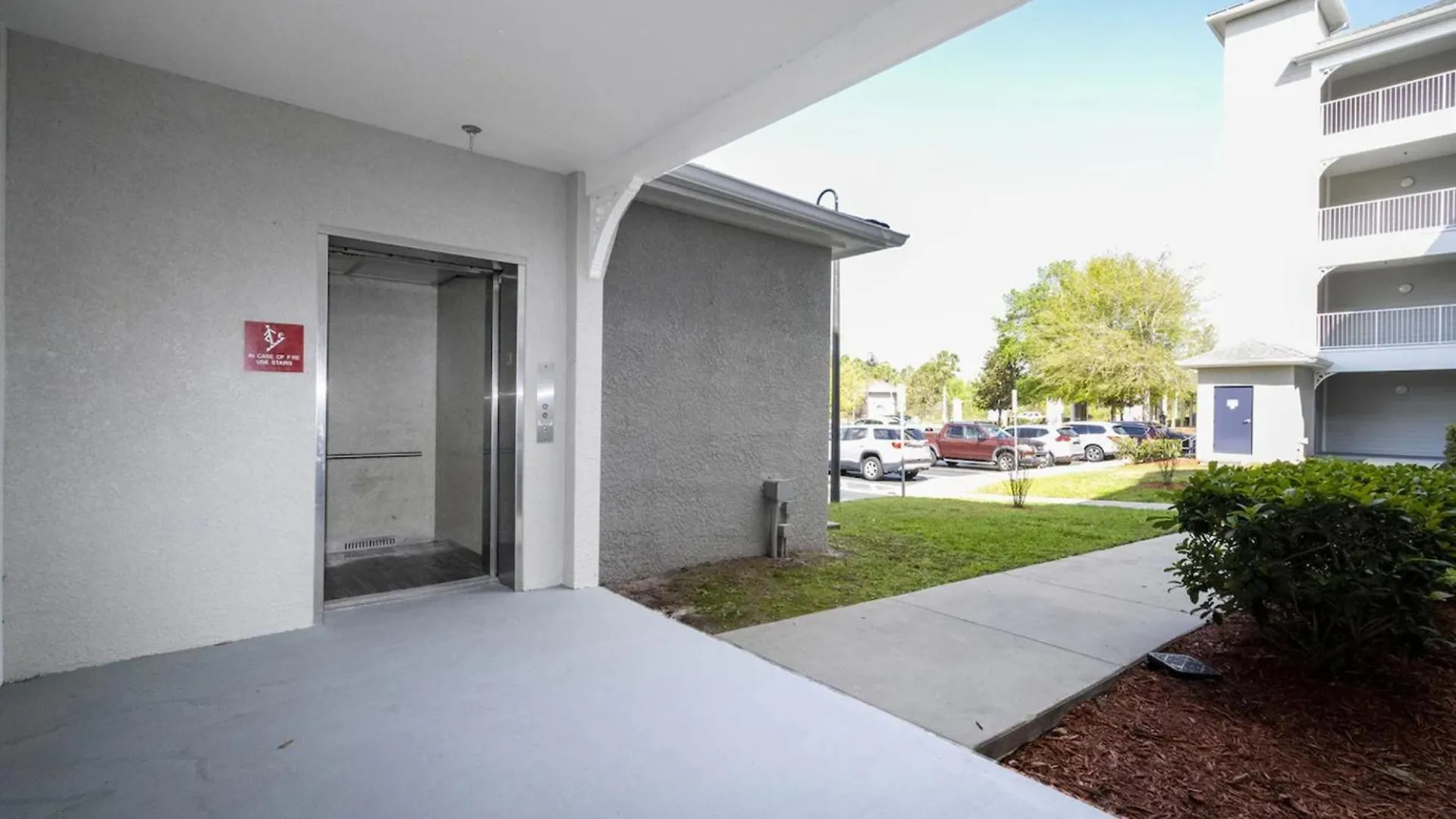 公寓 Newly Renovated First Floor 3bed & 2 Bath, Outdoor Pool, 10-min To Disneyworld & Animal Kingdom!