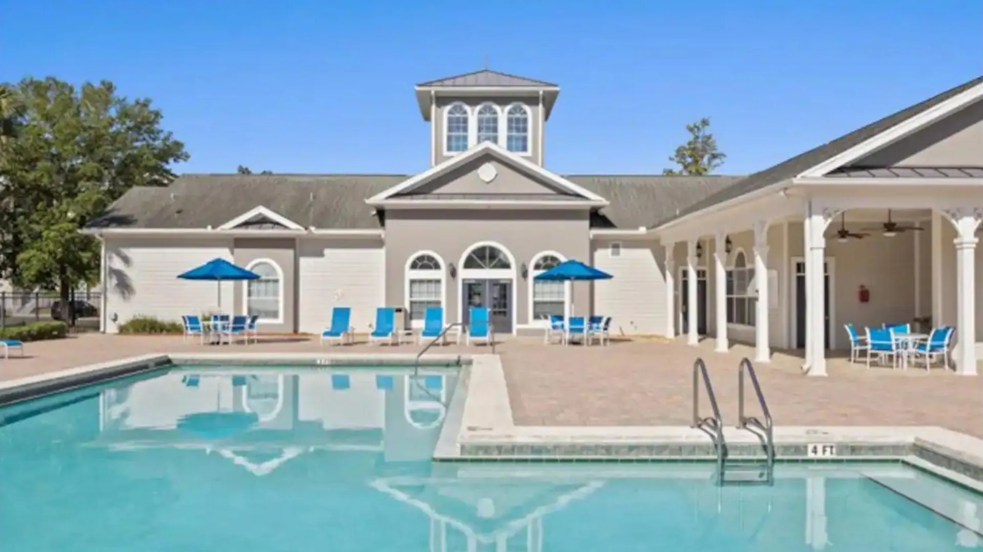 Newly Renovated First Floor 3bed & 2 Bath, Outdoor Pool, 10-min To Disneyworld & Animal Kingdom! *