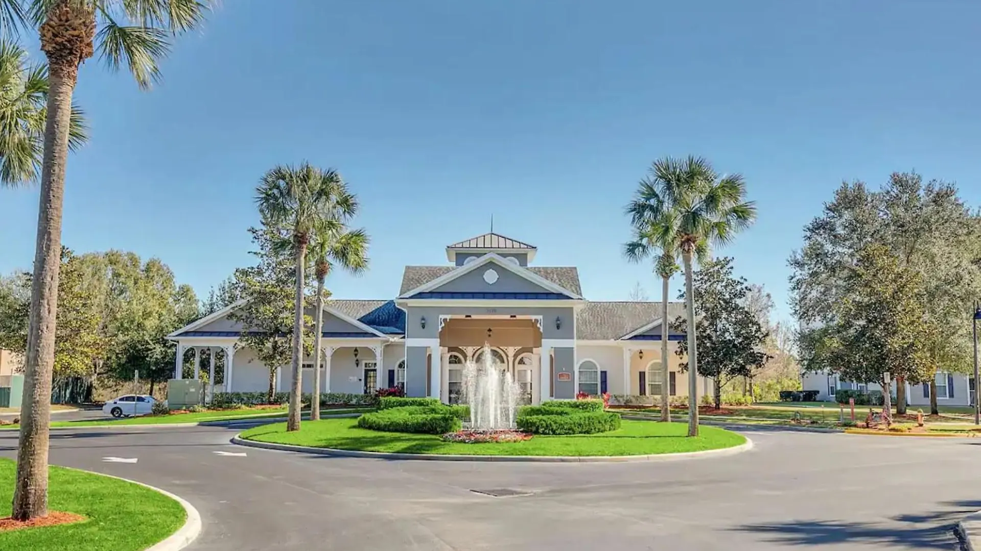 Newly Renovated First Floor 3bed & 2 Bath, Outdoor Pool, 10-min To Disneyworld & Animal Kingdom!