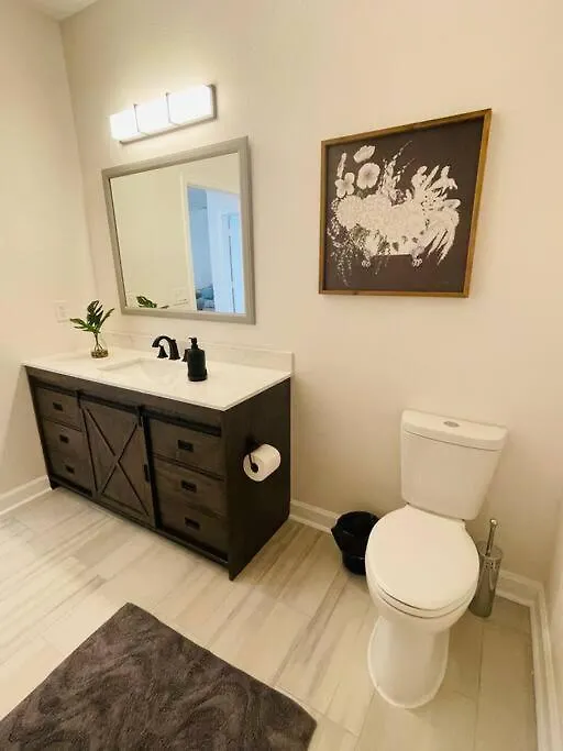 公寓 Newly Renovated First Floor 3bed & 2 Bath, Outdoor Pool, 10-min To Disneyworld & Animal Kingdom! *