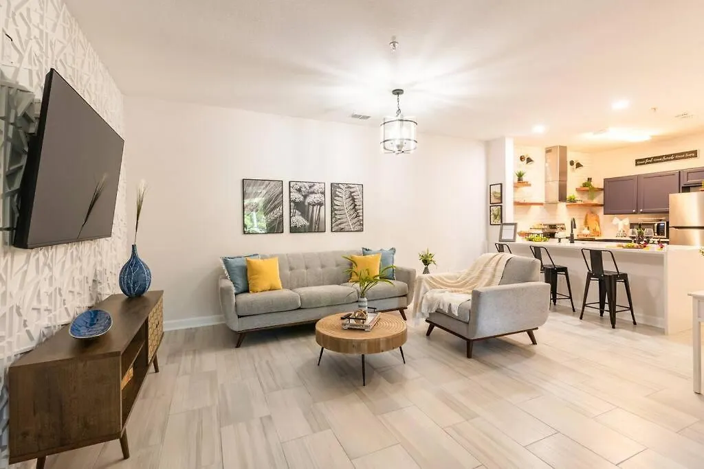 Newly Renovated First Floor 3bed & 2 Bath, Outdoor Pool, 10-min To Disneyworld & Animal Kingdom! 公寓