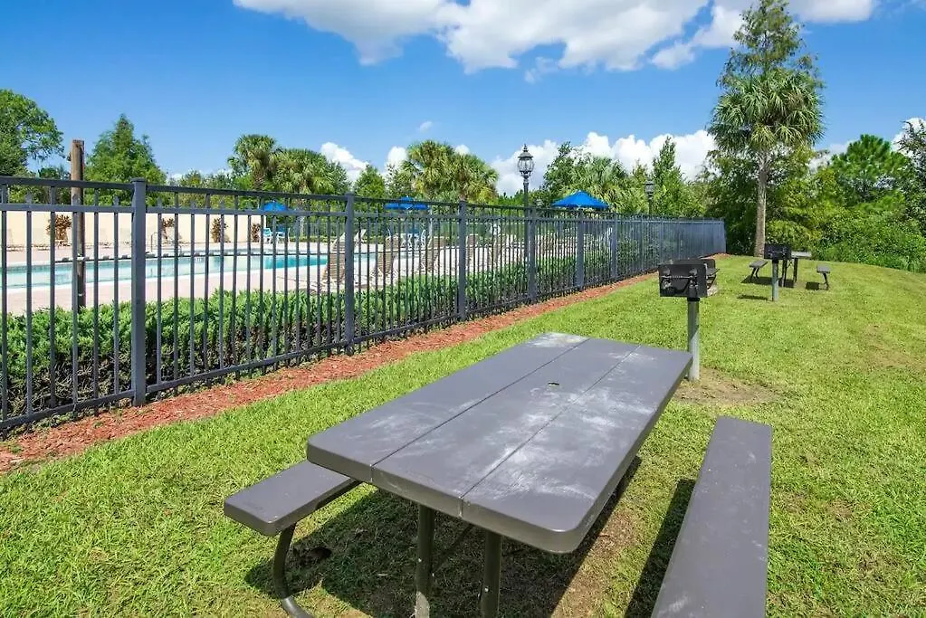 公寓 Newly Renovated First Floor 3bed & 2 Bath, Outdoor Pool, 10-min To Disneyworld & Animal Kingdom! *