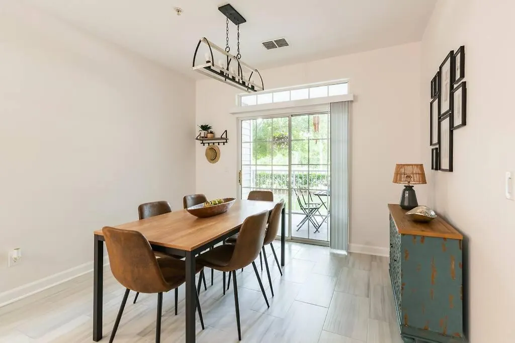 公寓 Newly Renovated First Floor 3bed & 2 Bath, Outdoor Pool, 10-min To Disneyworld & Animal Kingdom!