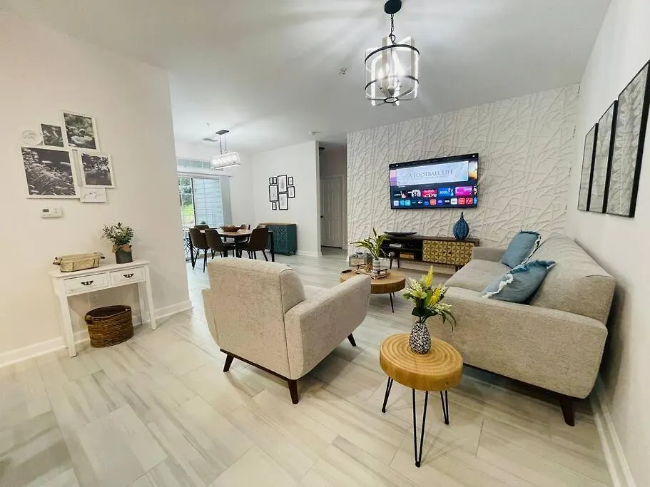Newly Renovated First Floor 3bed & 2 Bath, Outdoor Pool, 10-min To Disneyworld & Animal Kingdom! 基西米
