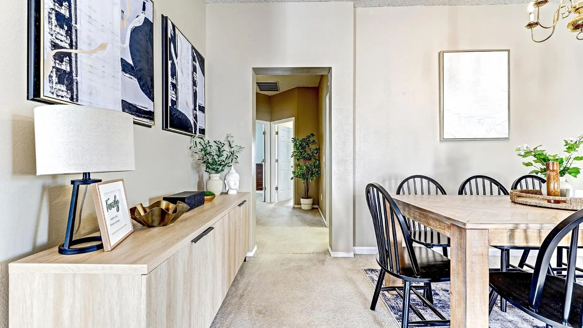 Close To 3 Bedrooms W Pool And Gameroom *