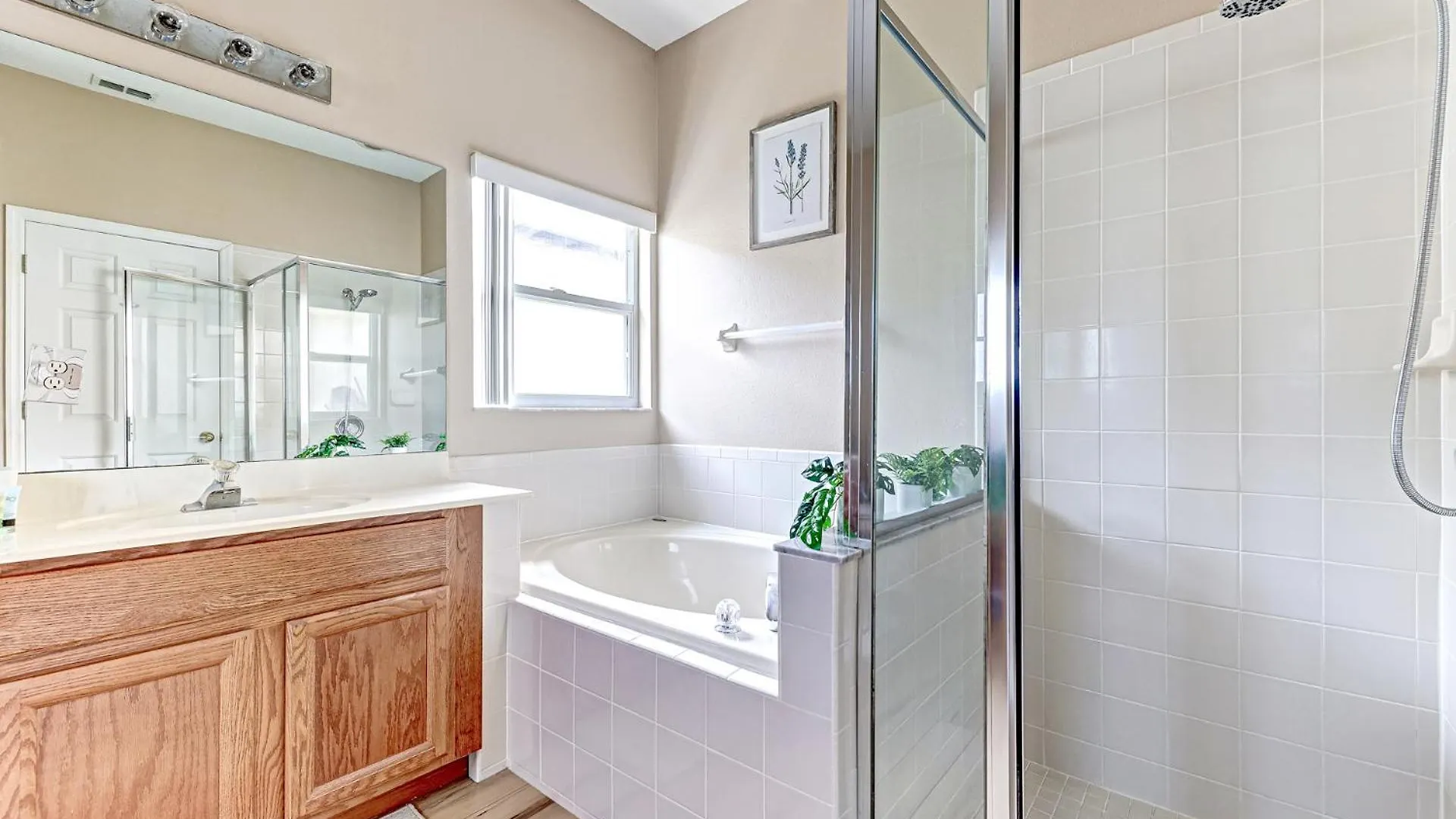 Close To 3 Bedrooms W Pool And Gameroom