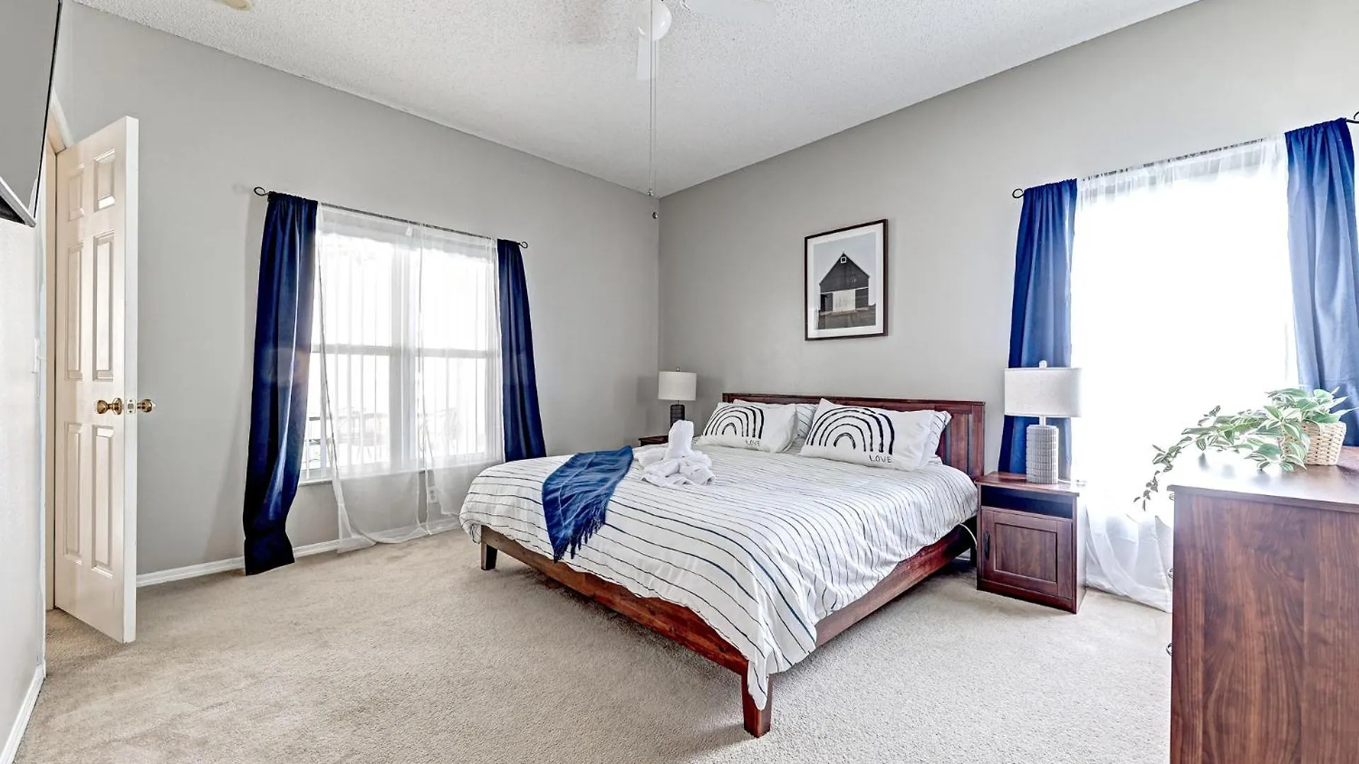 Close To 3 Bedrooms W Pool And Gameroom