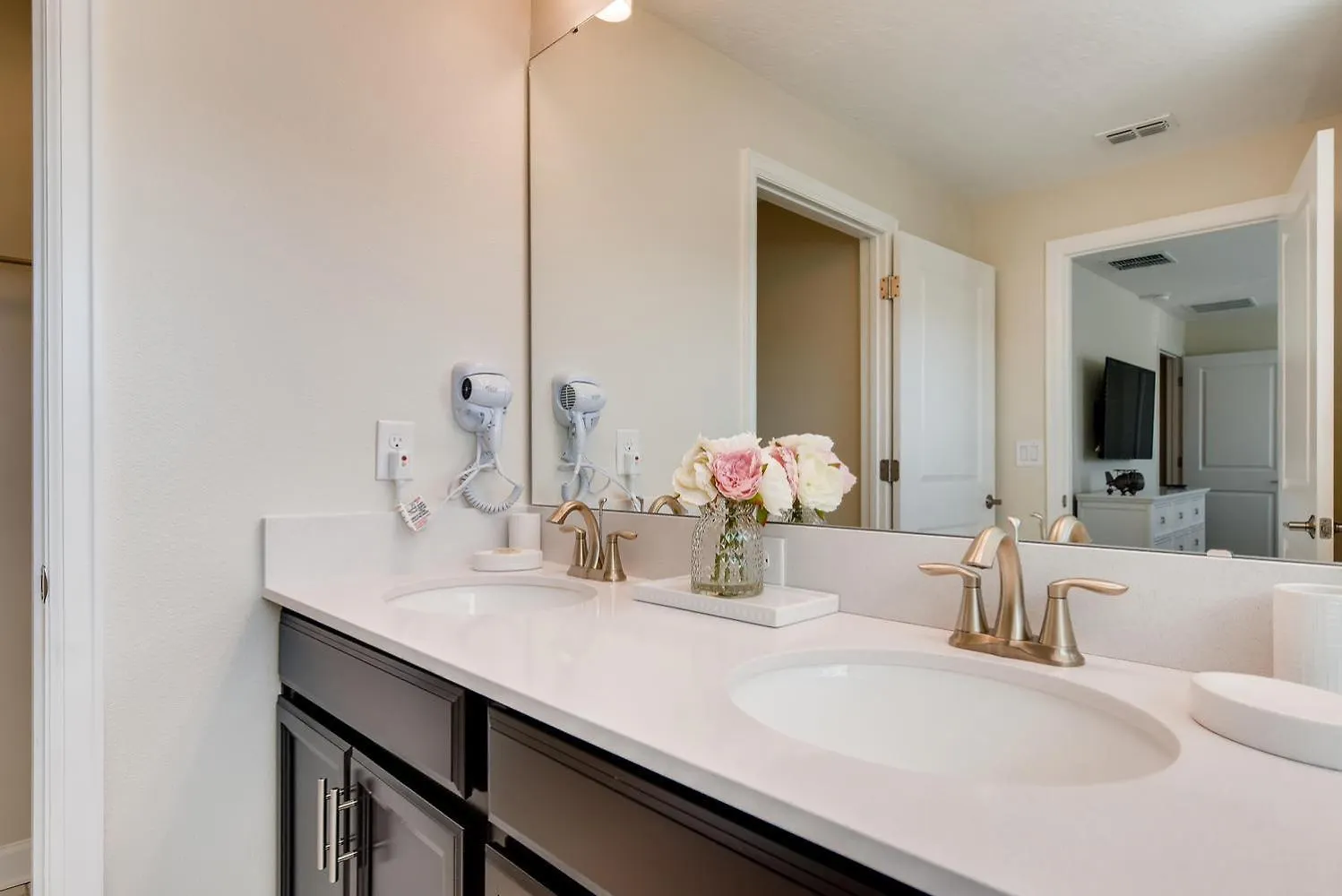 8953 Cc - 4br Townhome With Sparkling Pool *