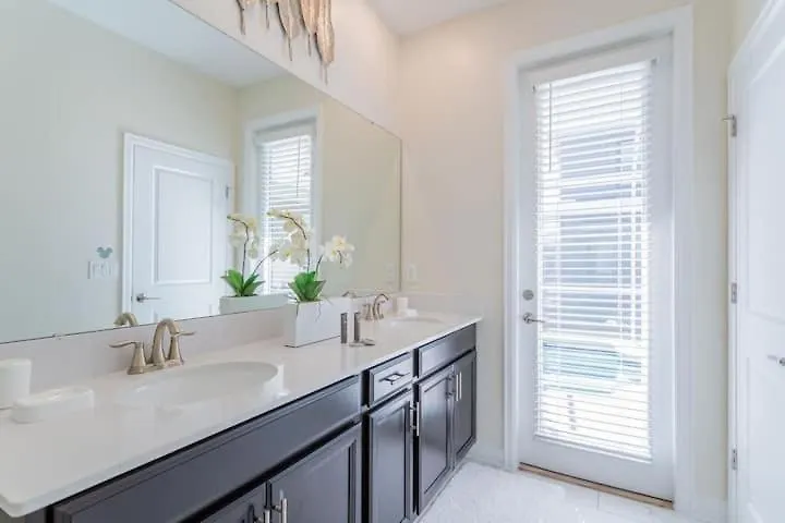 Beautiful 5 Bed Family With Game