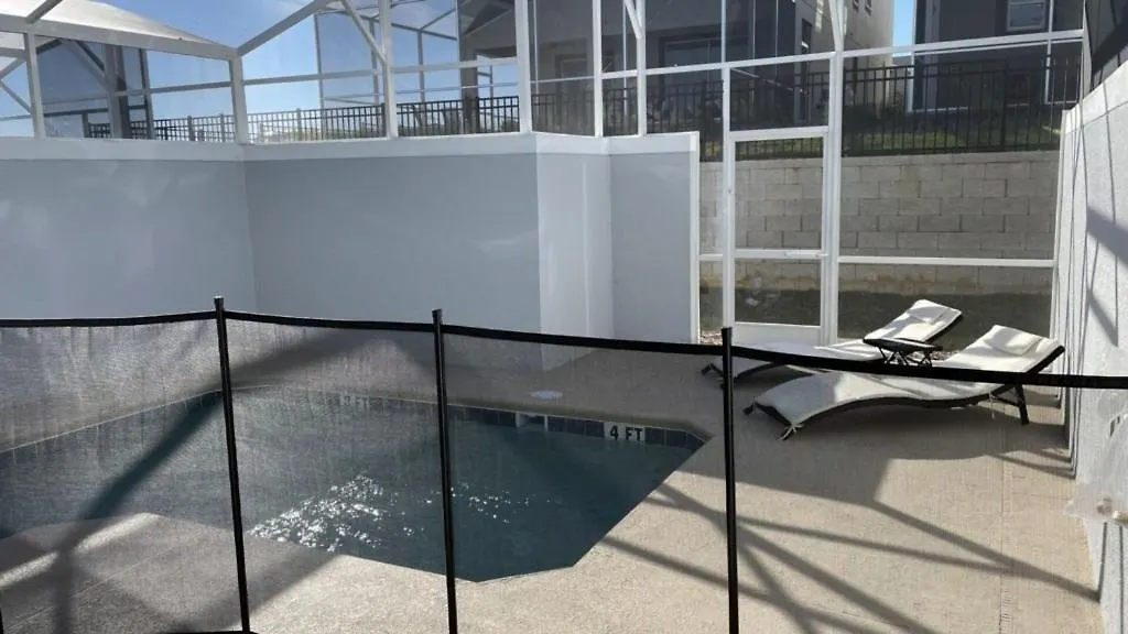Holiday home Relaxing 4 Bed Town With Splash Pool Townhouse *