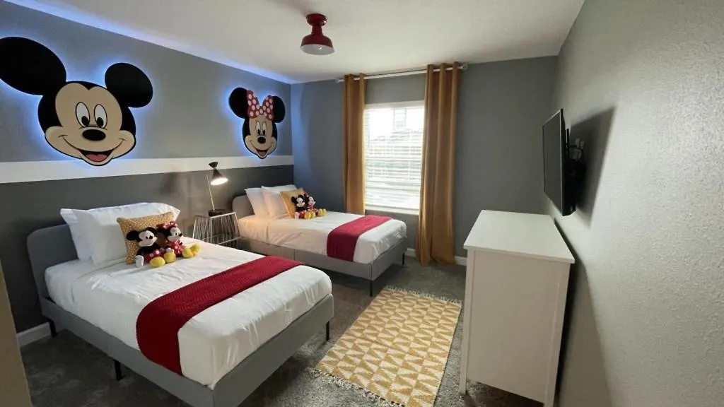 Relaxing 4 Bed Town With Splash Pool Townhouse Kissimmee