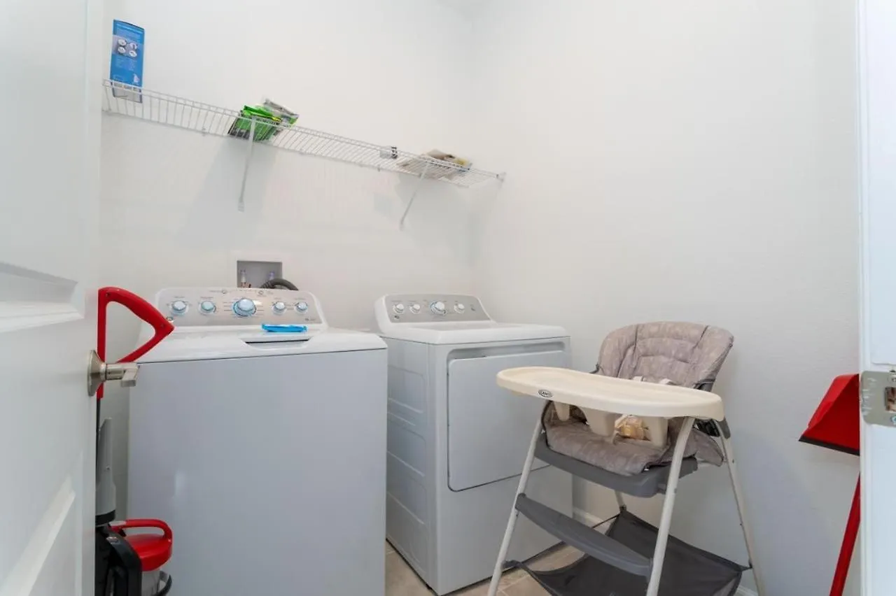3 Bedroom 2.5 Ba Sleeps 10 Chg104 *