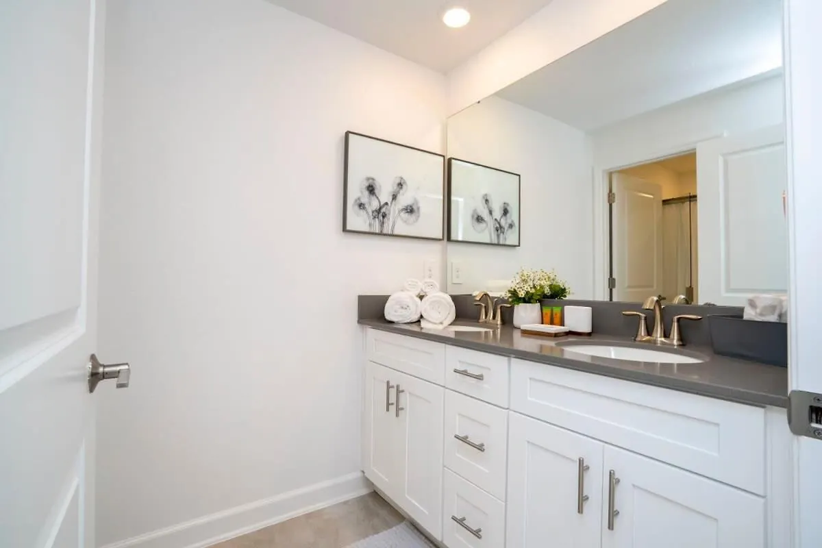 Gorgeous 4bd Close To Disney With Pool At Storey Lake 4403