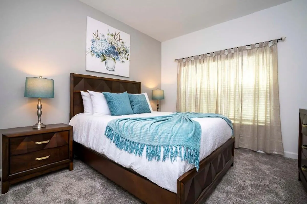 Gorgeous 4bd Close To Disney With Pool At Storey Lake 4403