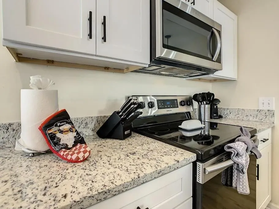 Queen Palms At Ellis Exclusive Kissimmee