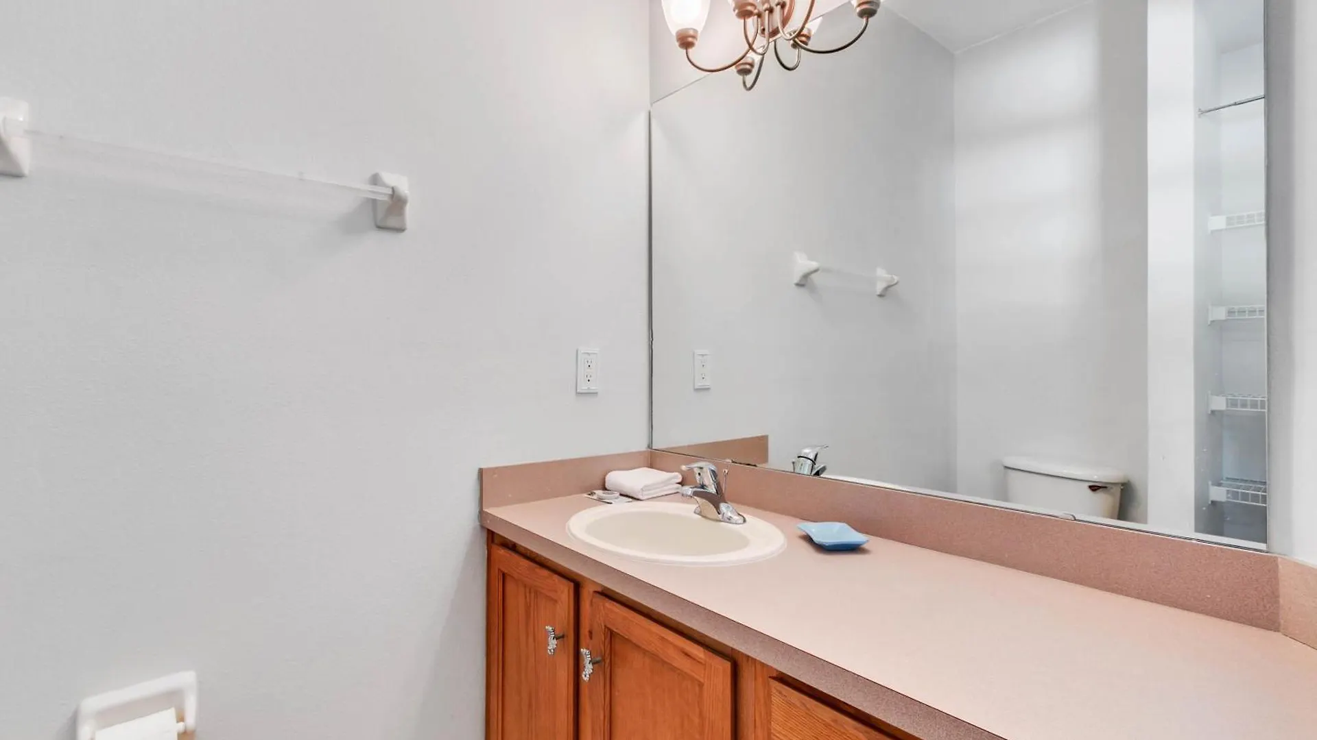 3 Bedroom- 2,5 Bathroom Bella Vida 4552 Al