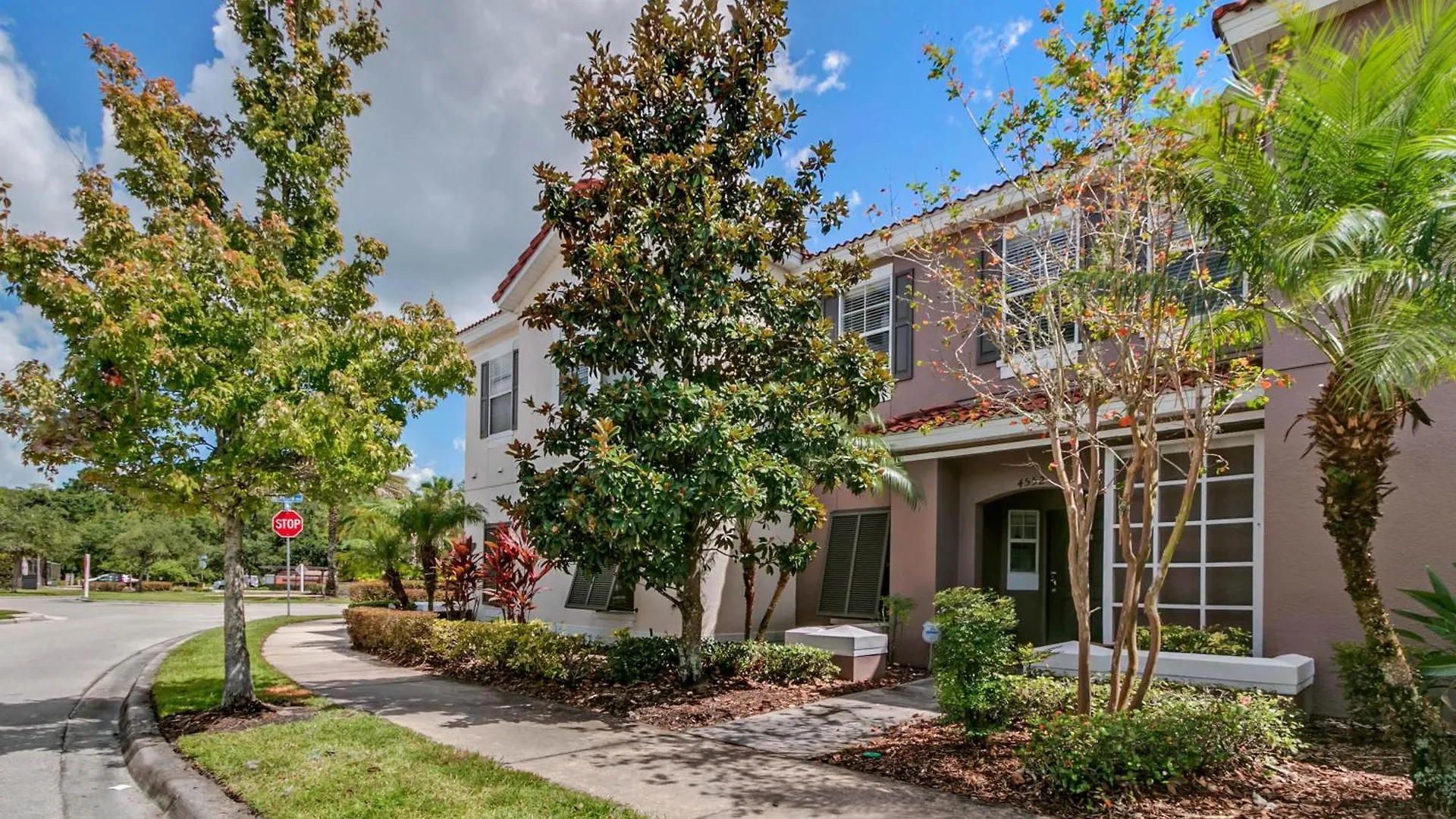 3 Bedroom- 2,5 Bathroom Bella Vida 4552 Al Holiday home *