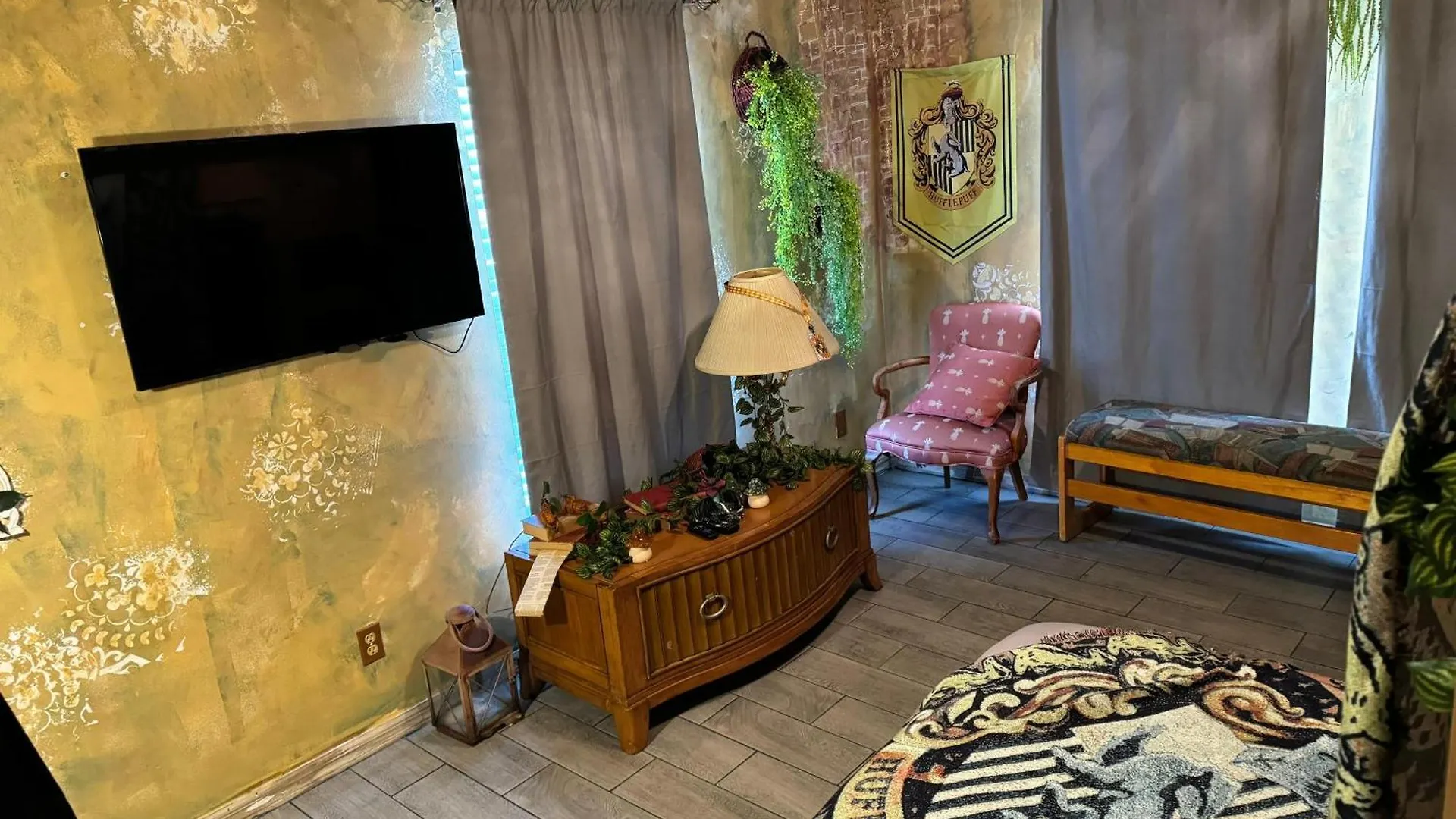 At Hogwarts Harry Potter's Home, Free Parking, Pets Allowed Kissimmee