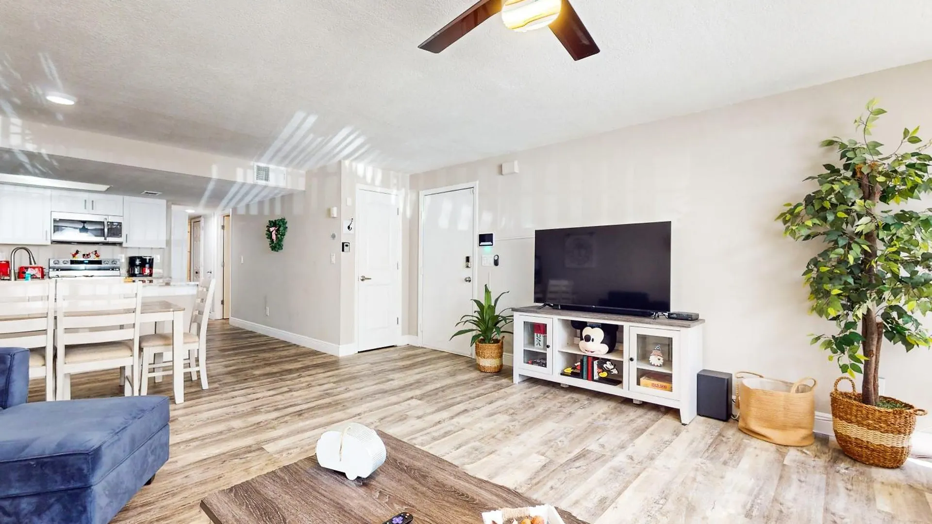 Family Fun & Swim Apartment *