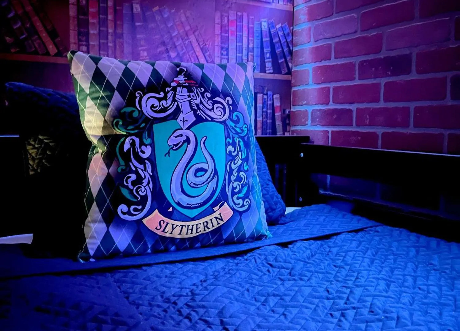 Hogwarts Hall • 5 Miles • Pool • Wifi