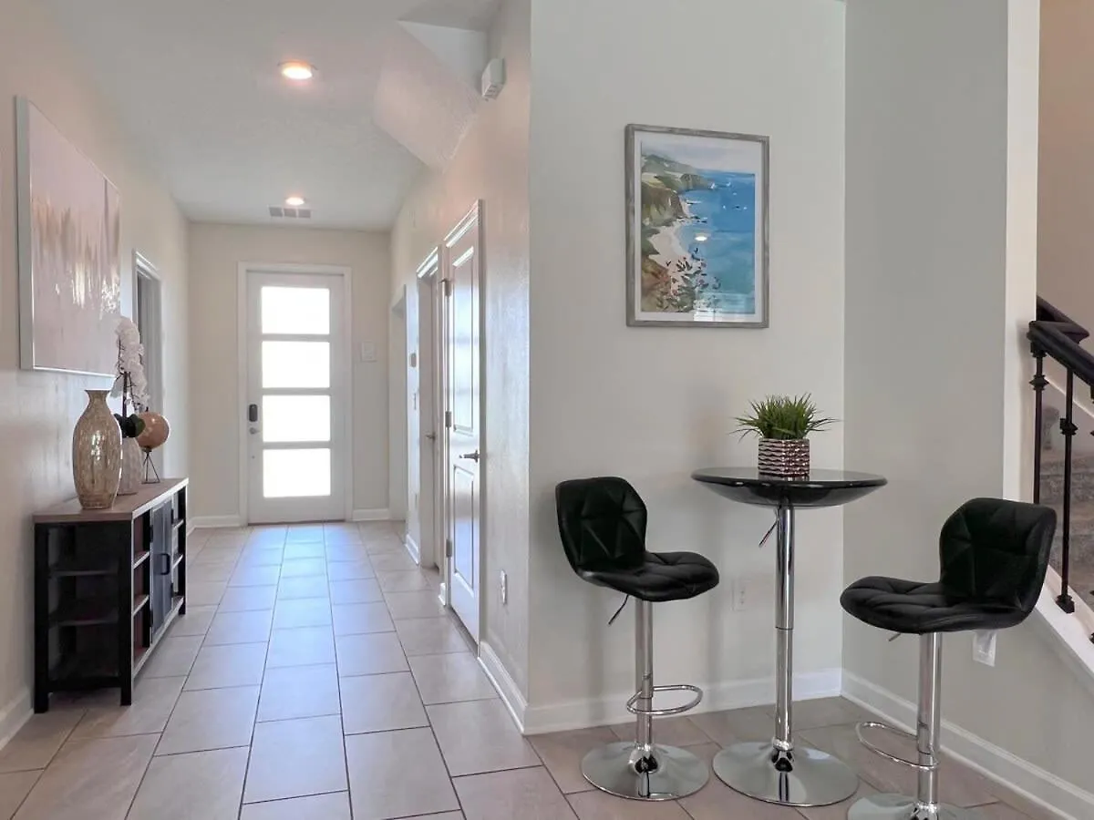 Spacious With Fun Decore And Game Room-4544tb Holiday home *