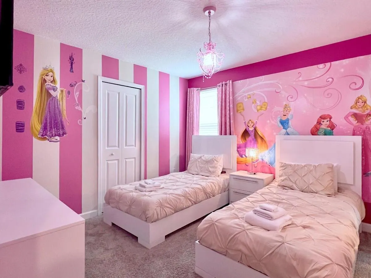 Holiday home Spacious With Fun Decore And Game Room-4544tb