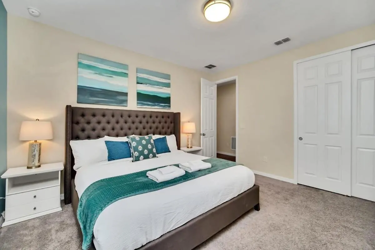 Avenger's, Frozen And Alice In Wonderland Themed Rooms! Private Pool And Modern Decor! 펜션