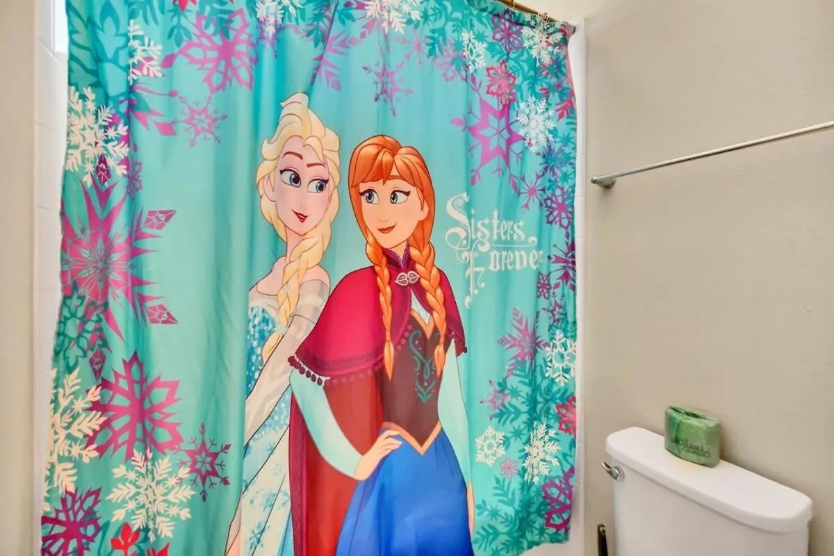 Avenger's, Frozen And Alice In Wonderland Themed Rooms! Private Pool And Modern Decor! 펜션 *